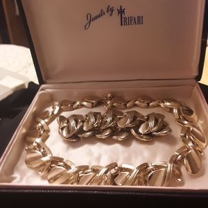 Womens Vintage Trifari Jewlert Set